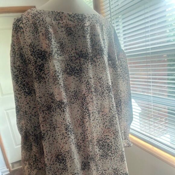 JNY Jones New York White/Black/Peach dotted print V-neck tunic, size 3X - Picture 3 of 5